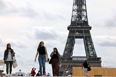 Francia elimina el uso obligatorio de mascarillas al aire libre | OnLivePy