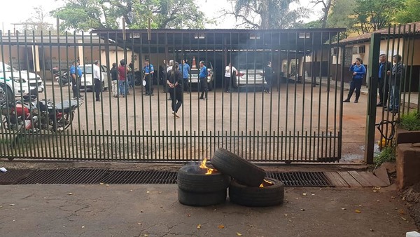 Intendente CDE  echó a todos los “ZORROS” para meter sus “HURREROS”