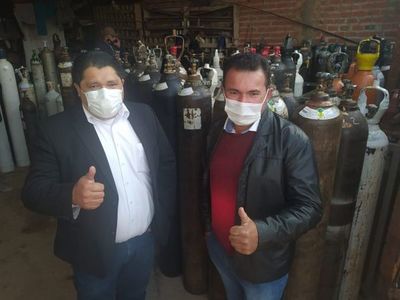 Marcial e Ivo Lezcano donan 60 Balones de Oxígeno para pacientes de COVID