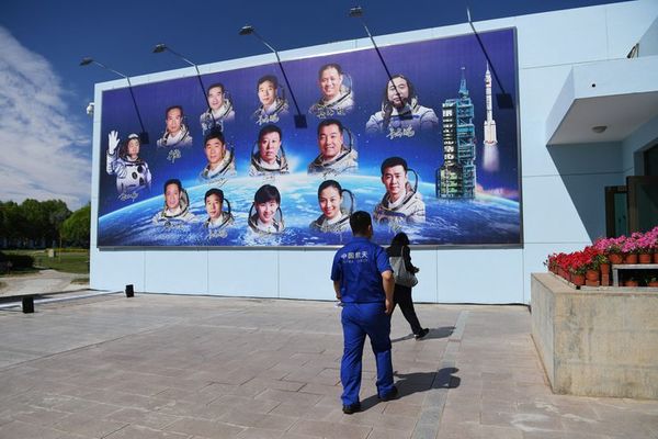 Tripulación llega con éxito a la primera estación espacial de China - Mundo - ABC Color