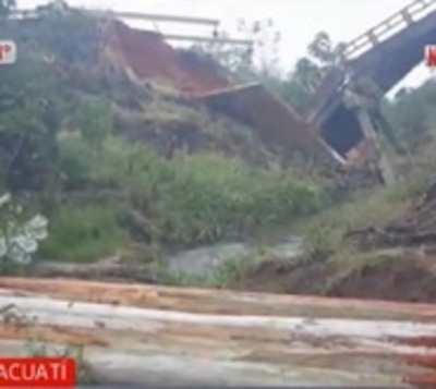 Colonos construyen puente ante inacción de MOPC - Paraguay.com