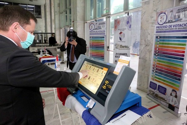 Juez electoral no cree que haya inducción al voto durante prácticas con las máquinas de sufragar - Megacadena — Últimas Noticias de Paraguay