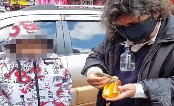 Denuncian a Kelembú por regalar "caña" a menores - Noticiero Paraguay