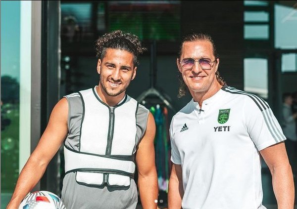 Crónica / [VÍDEO] Casual: "Sexylio" y Rodney se toparon con Matthew McConaughey