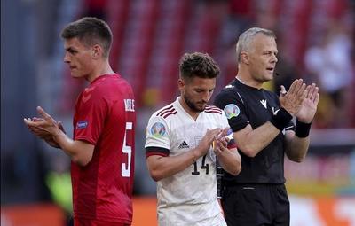 Eurocopa: daneses y belgas homenajean a Eriksen