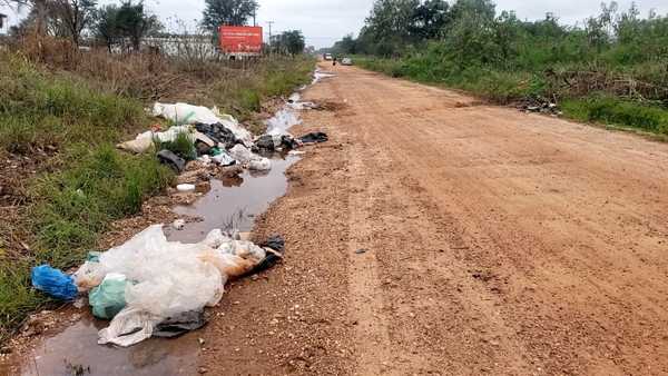 Vecinos están hartos de inconscientes que arrojan basuras en cualquier sitio | Radio Regional 660 AM