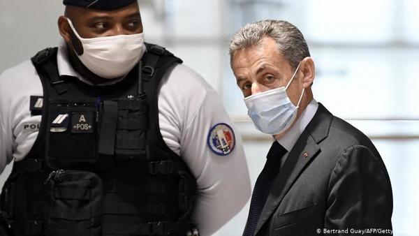 Fiscalía francesa pide seis meses de cárcel para expresidente Sarkozy