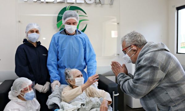 Doña Felina con 104 años supera al COVID y su familia dice que la vacuna fue trascendental