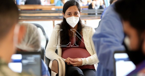 La Nación / Unas 4.000 de las 15.000 embarazadas registradas ya fueron vacunadas