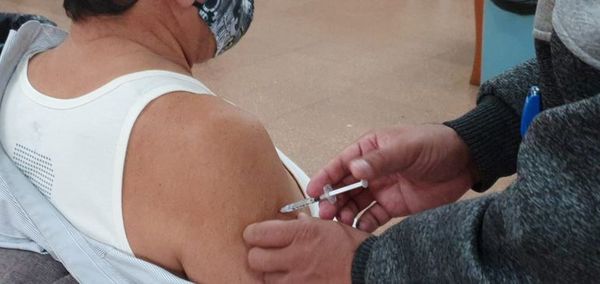 Inmunizados alientan a otros a no temer a la vacuna anticovid - ABC en el Este - ABC Color
