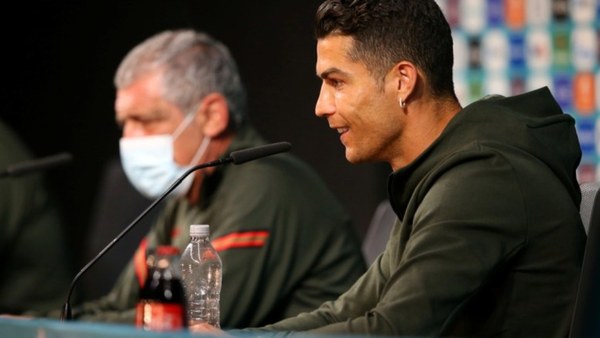 ¡Uy! UEFA pide a jugadores de la Eurocopa 2020 que no retiren las botellas de los patrocinadores