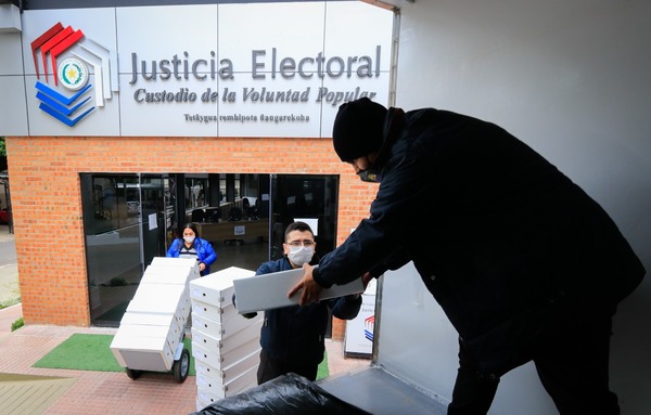 Máquinas de votación y maletines electorales a distritos de Central y preparan kits para Capital