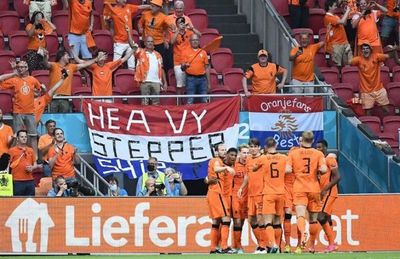 Holanda domina a Austria y pasa a octavos de Eurocopa