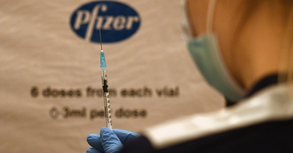 La Nación / Harrison confirma que Pfizer enviará semanalmente vacunas