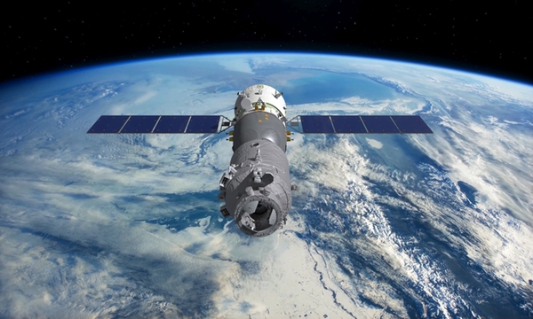 Misión tripulada se acopla con éxito a la estación espacial china