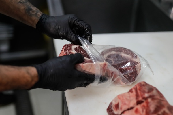 Argentina planea reabrir la exportación de carne vacuna la semana próxima - MarketData