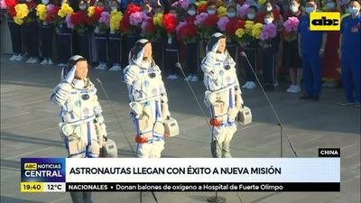 Astronautas llegan con éxito a nueva misión - ABC Noticias - ABC Color