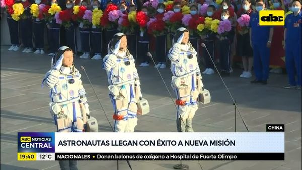 Astronautas llegan con éxito a nueva misión - ABC Noticias - ABC Color