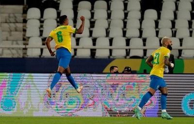 Copa América: Brasil supera con comodidad a un inofensivo Perú
