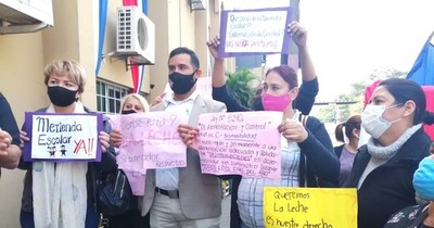 La Nación / Adherentes de González reparten kits en campaña