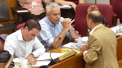 Rasmussen reclama cajoneo de tres pedidos de expulsión