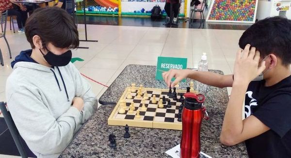Ajedrez: Montiel gana en Shopping Mariano - Polideportivo - ABC Color