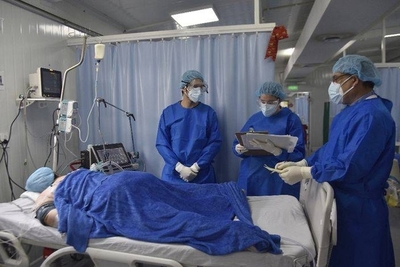 Diario HOY | Leve descenso de contagios aún no se ve reflejado en los hospitales
