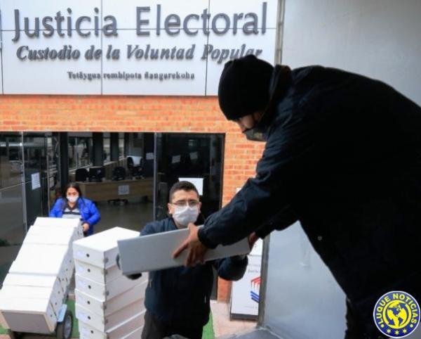 El TSJE distribuye máquinas de votación en Central •