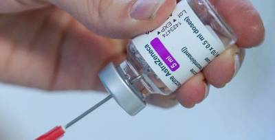 COVID-19: Aprueban uso de vacuna AstraZeneca para mayores de 50 años