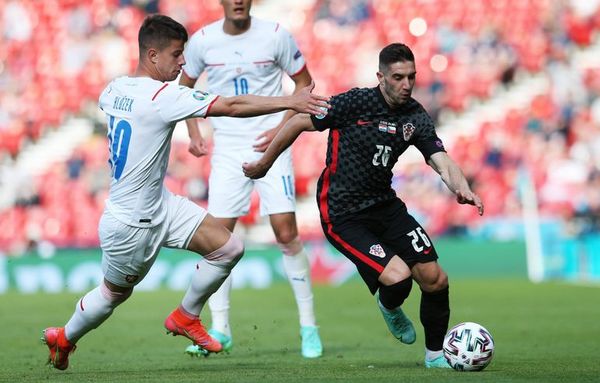 Croacia sobrevive en el alambre - Fútbol Internacional - ABC Color