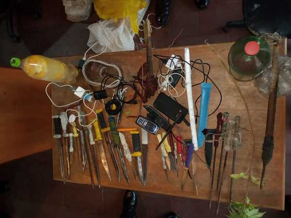 Incautan armas blancas tras requisa en penal de Emboscada