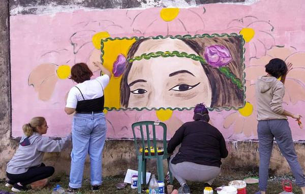 Ñemby: pintaron un mural para recordar a Isaura Bogado