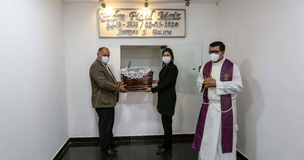 La Nación / Cripta del sacerdote Fidel Maíz fue inaugurada en Arroyos y Esteros
