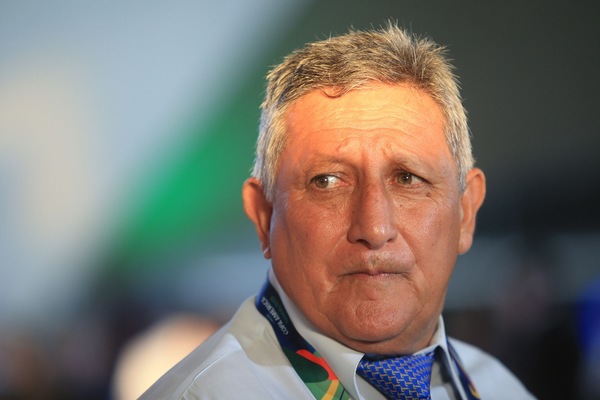 Preocupado por el nivel de la Albirroja, mandó mensajes a Harrison y Villar pero no le respondieron