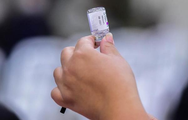Uso de la vacuna AstraZeneca aprobado en mayores de 50 años