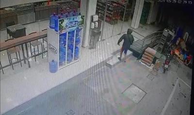 Detienen a dos presuntos asaltantes de surtidores