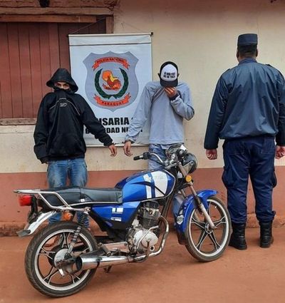 Detienen a dos supuestos motoasaltantes