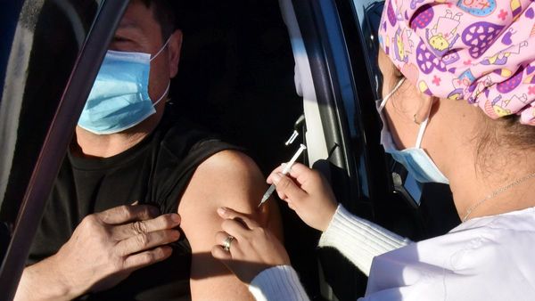 Rechazan amparo a pareja que quería vacunarse por viaje de salud