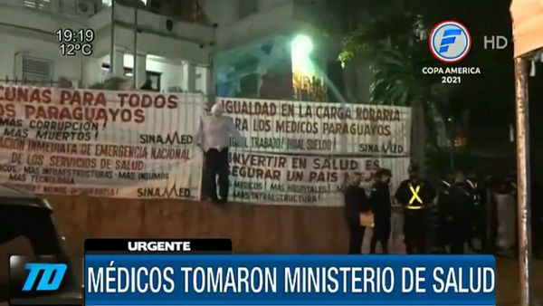 Médicos toman la sede del Ministerio de Salud por incumplimiento de acuerdo