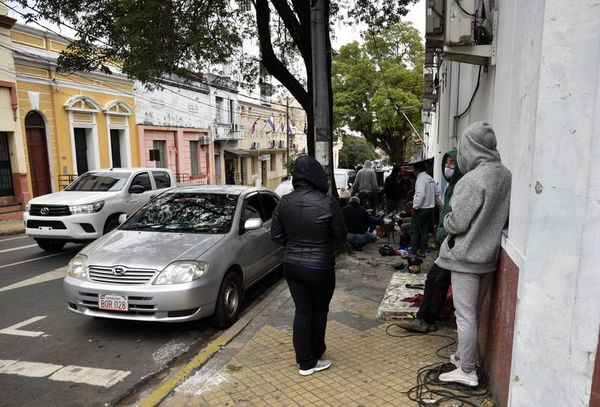 Hay menos manifestantes frente al MUVH - Nacionales - ABC Color