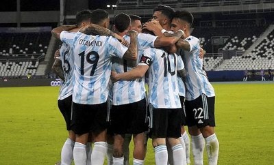Crónica / El clásico rioplatense fue para la Argentina