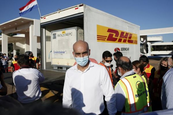 Mazzoleni cerró puertas al diálogo para acelerar la compra de vacunas