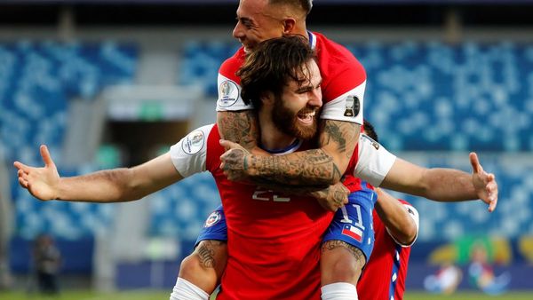 La Roja triunfa con gol   del  inglés  Brereton