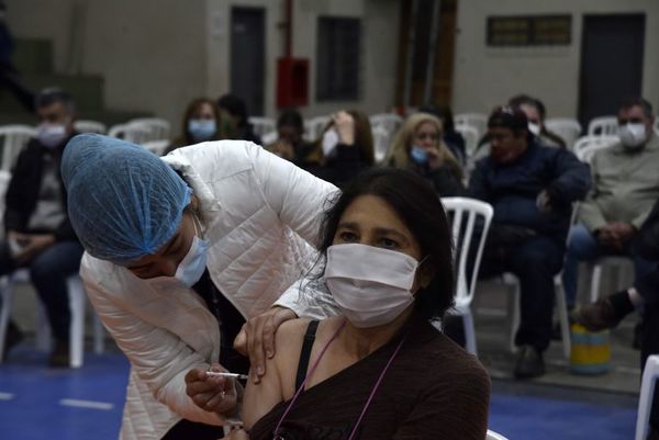 Baja rango de edad para vacunación a nacidos hasta 1969, desde el lunes - Nacionales - ABC Color