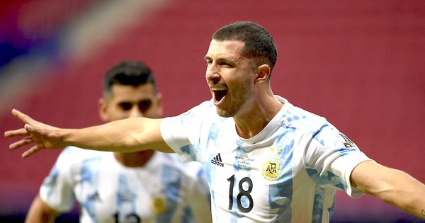 La Nación / Con Messi encendido, Argentina triunfa