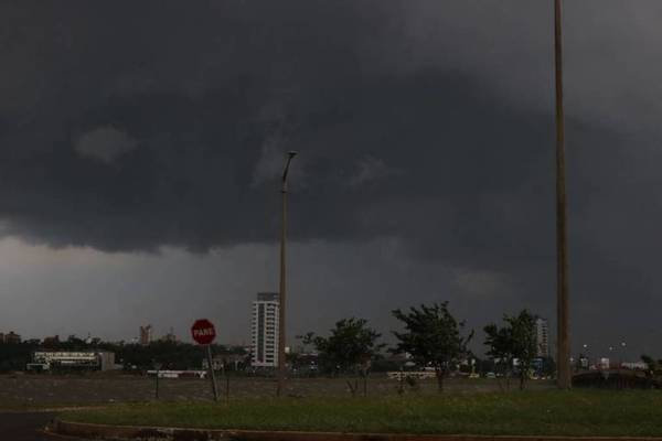 CONTINÚAN LAS LLUVIAS Y EL AMBIENTE FRIO