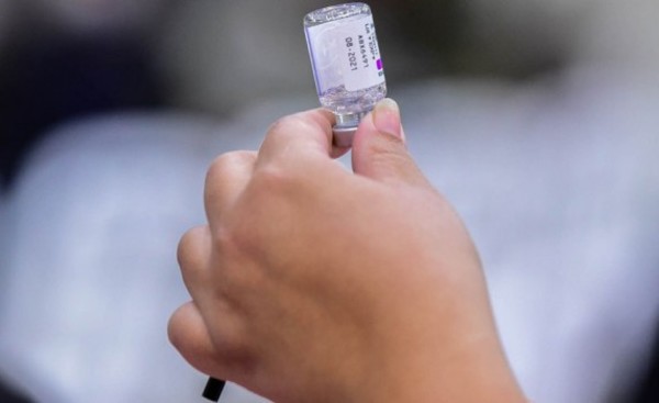 Aprueban el uso de vacuna AstraZeneca en mayores de 50 años
