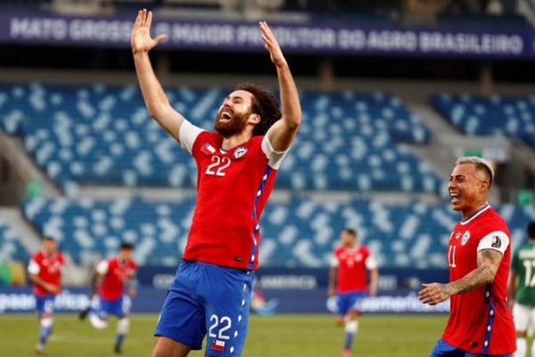 Chile vence a Bolivia con gol inglés y se afianza en Grupo A