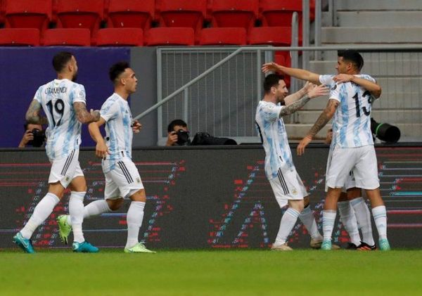 Argentina derrota a Uruguay y lidera el grupo de Paraguay