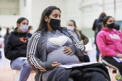 “Día E”: hoy es el día de vacunación exclusiva para embarazadas •